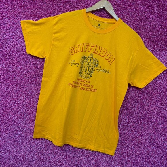 Harry Potter Gryffindor Team Quidditch Tshirt Size medium - Picture 3 of 4
